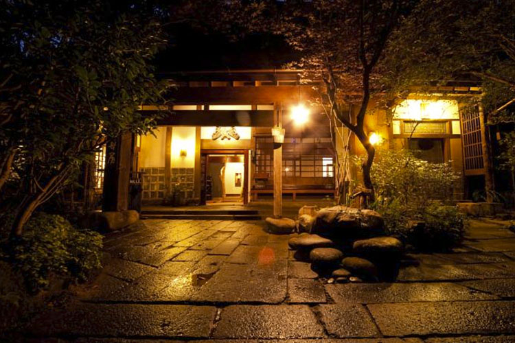 Hatago Kayausagi, a boutique hotel in Hita