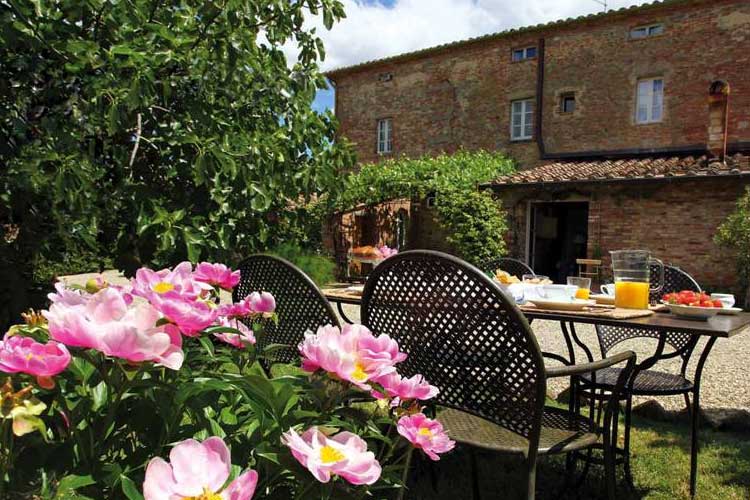 Villa la Lodola a boutique hotel in Tuscany